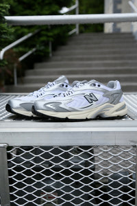 725V1 "White/Metallic Silver"