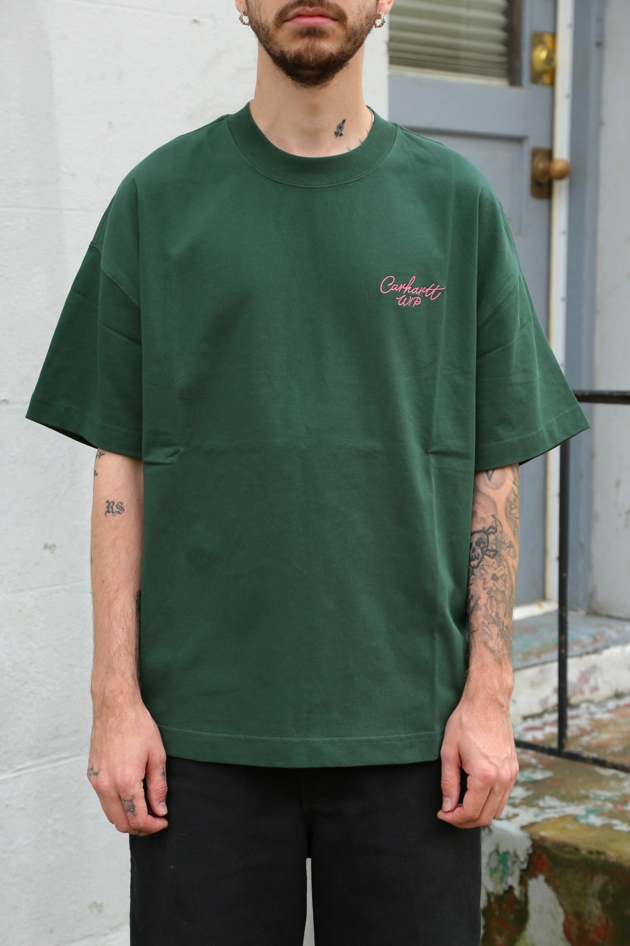 S/S Signature Script Tee Sycamore Tree