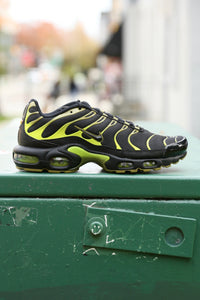 Air Max Plus "Black/Cyber-Pacific Moss"