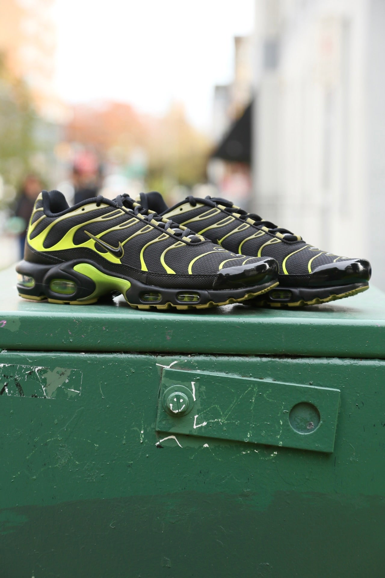 Air Max Plus "Black/Cyber-Pacific Moss"